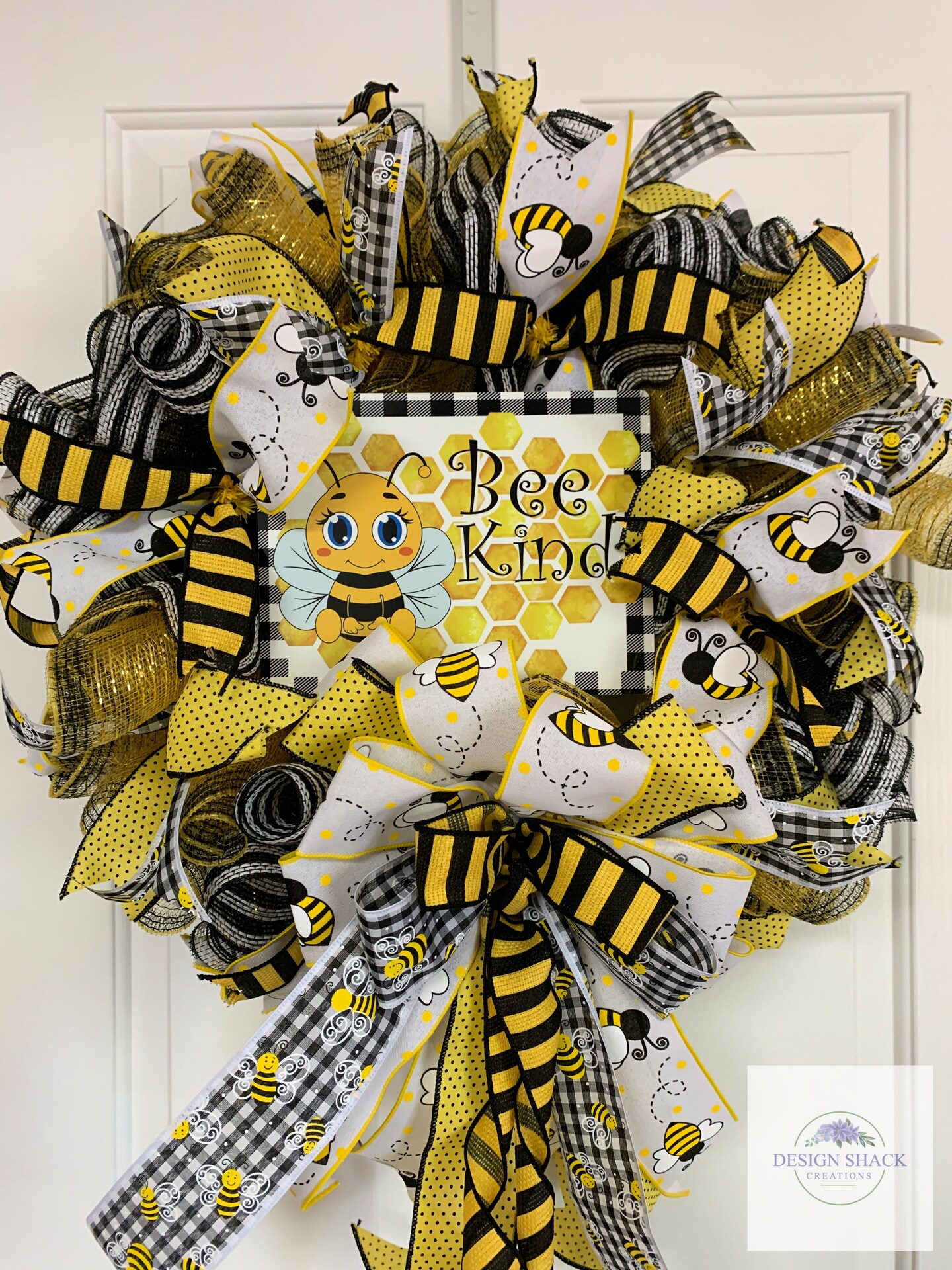 Bee kind hot wreath