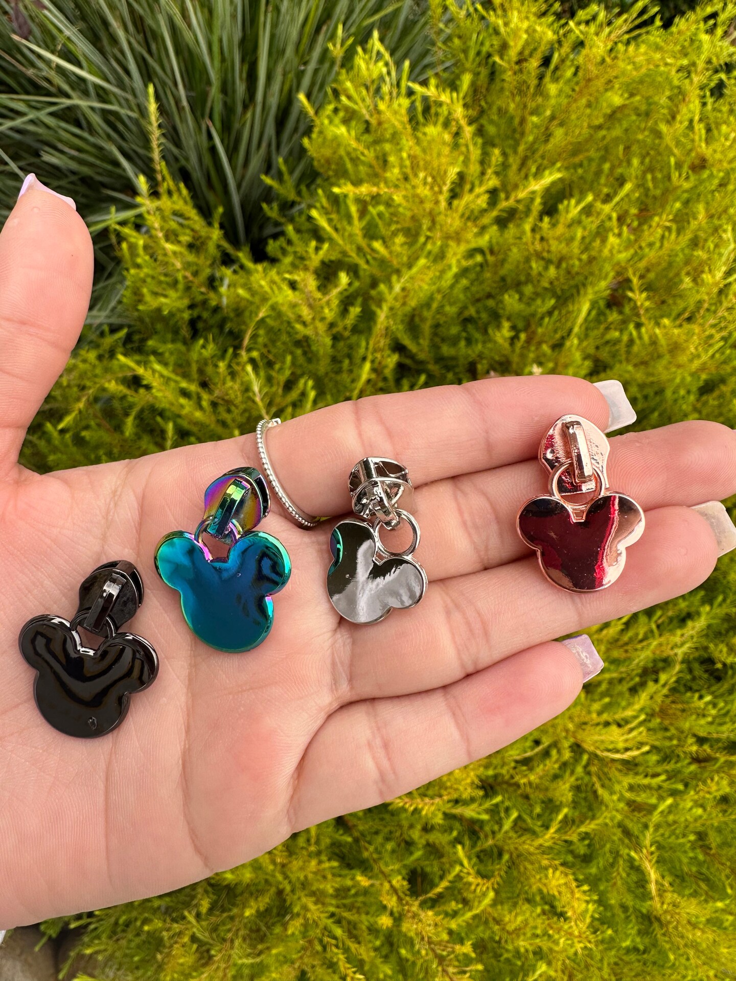 Mouse zipper pulls