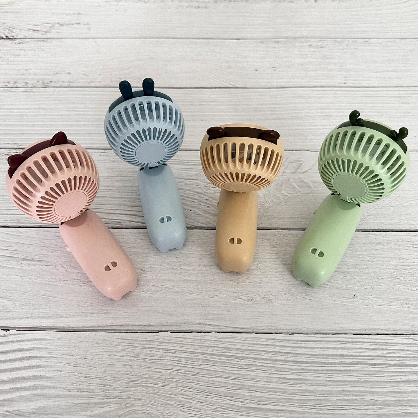 Wrapables Mini Portable Handheld and Desktop Rechargeable USB Fan, Beige Bear