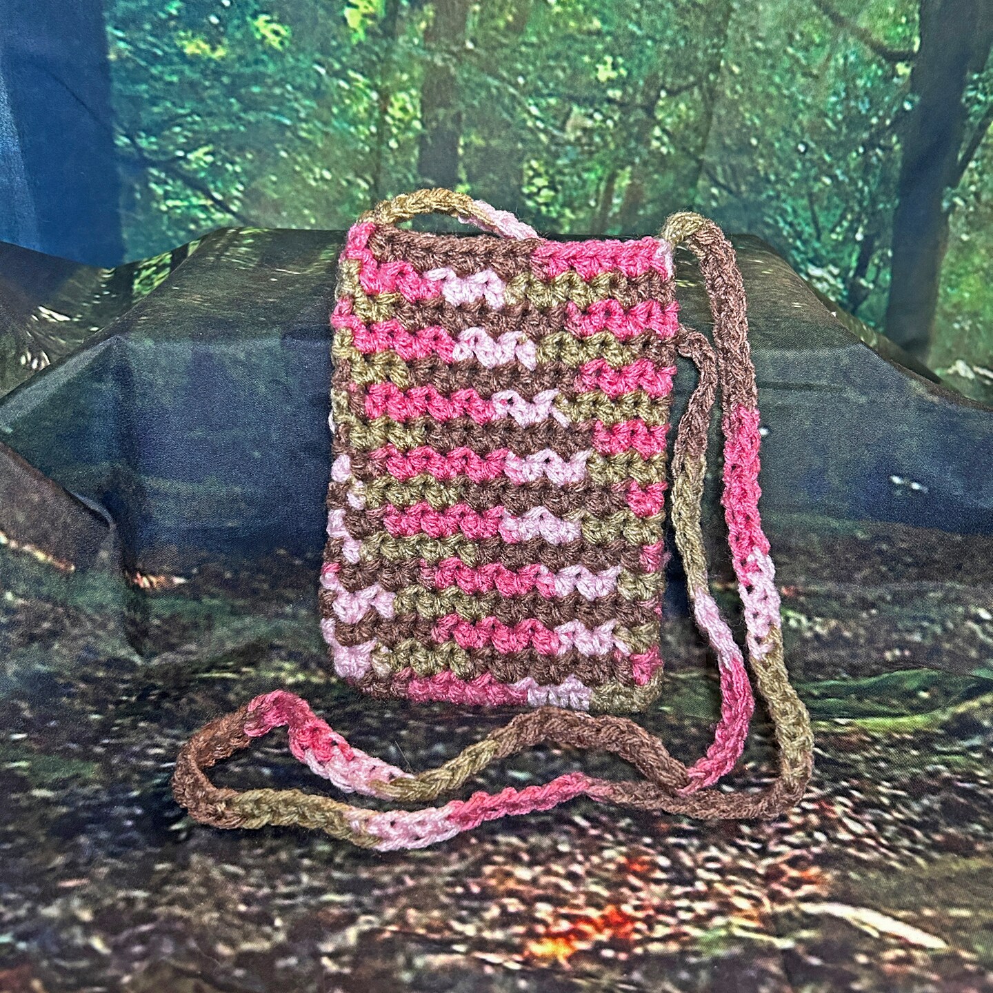 Pink camo crossbody purse hotsell