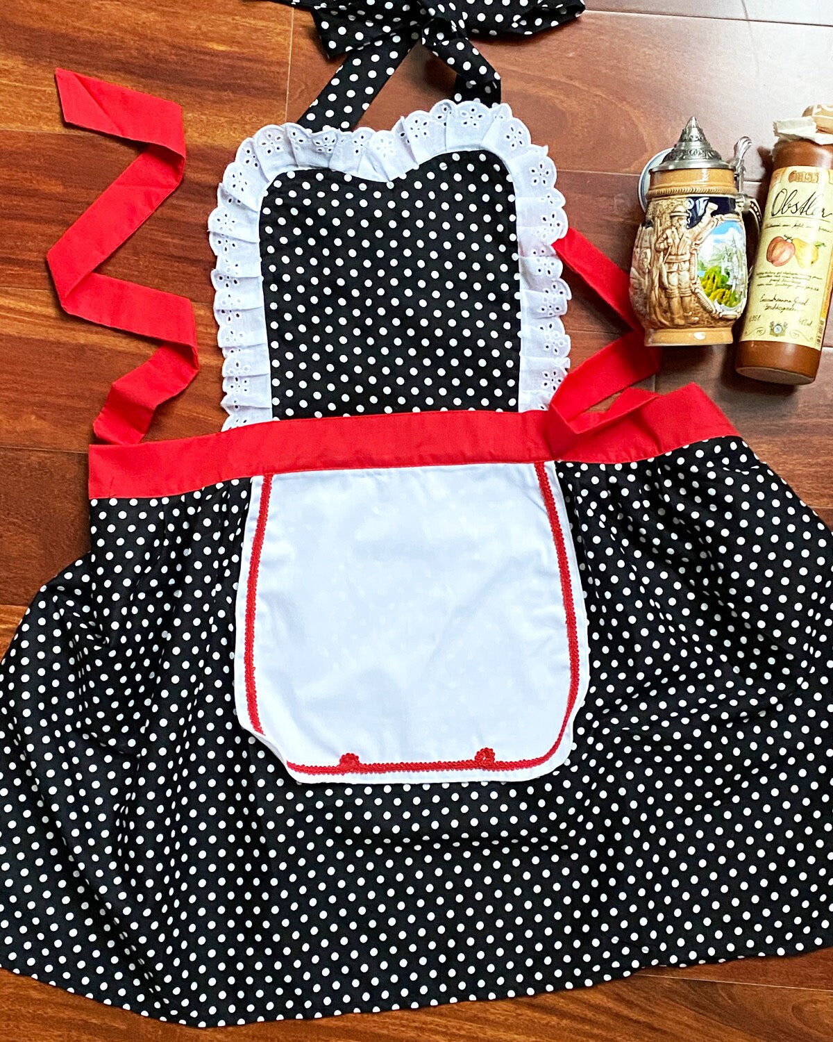 Wrapables Retro 50&#x27;s Polka Dot Apron