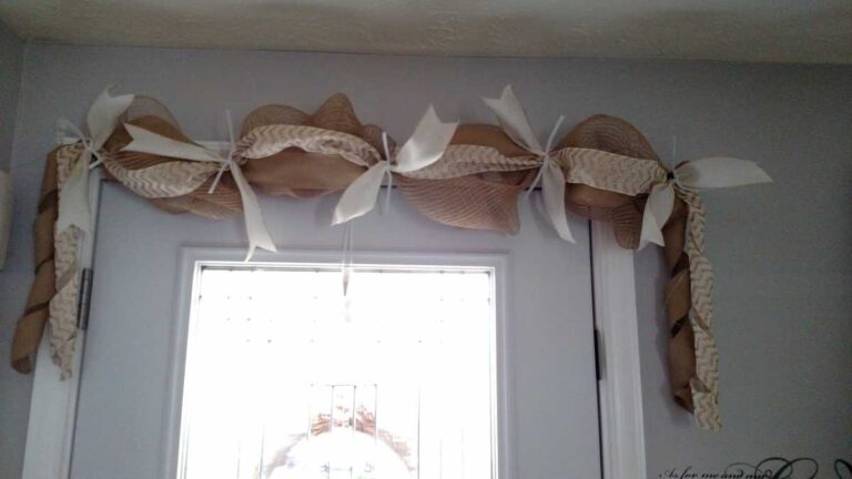 How to Make a Nautical Anchor Wreath and Swag image 5