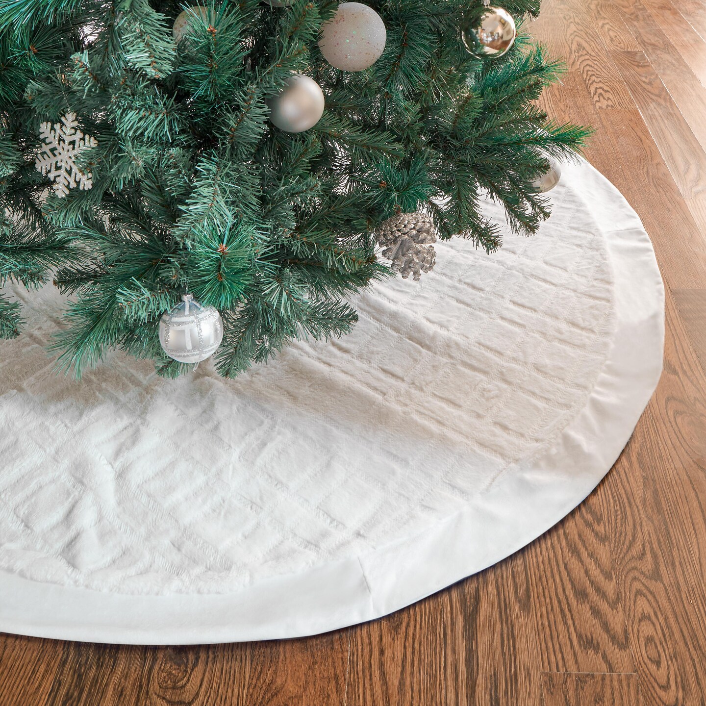 Luxe Faux Fur Plaid Christmas Tree Skirt with Velvet Trim - 60&#x22;