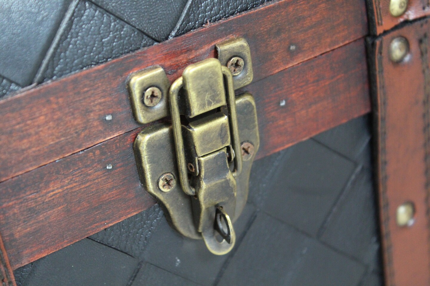 Wooden Leather Round Top Treasure Chest, Decorative storage Trunk with Lockable Latch