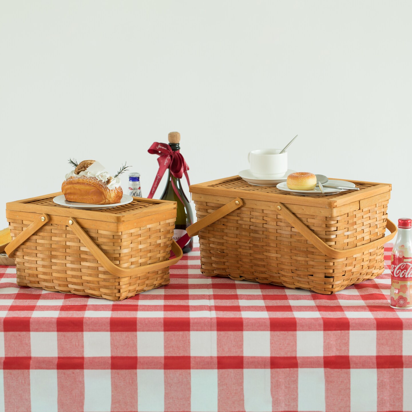 Woodchip Picnic Storage Basket with Cover and Movable Handles