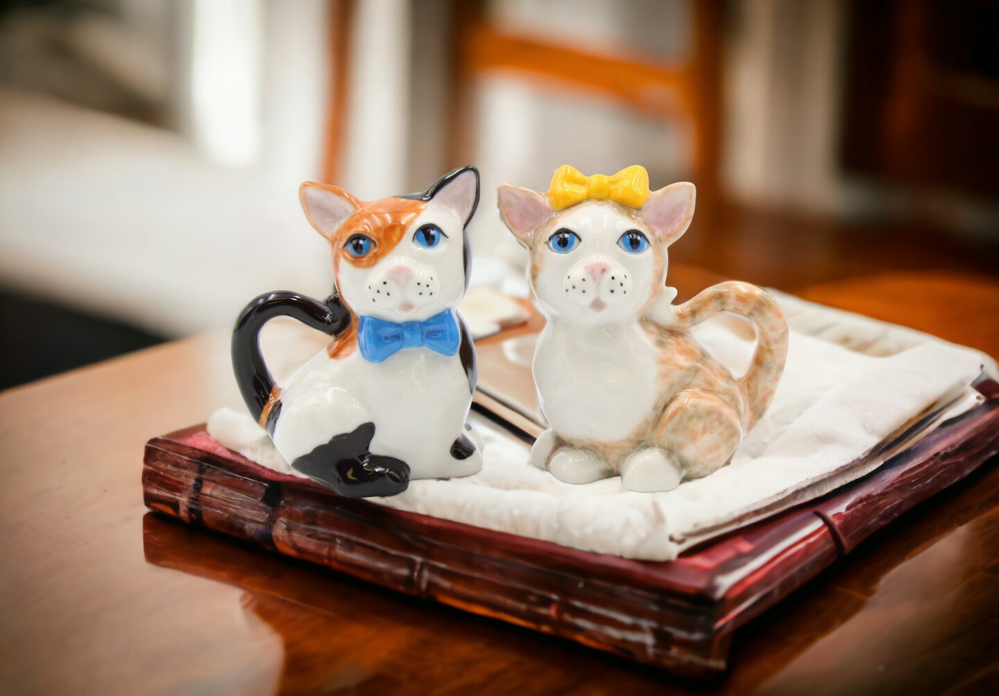 Hand Painted Ceramic Cats Salt And Pepper Shakers, Home D&#xE9;cor, Gift for Her, Gift for Mom, Kitchen D&#xE9;cor, Cat Lovers Gift, Pet Loss Gift