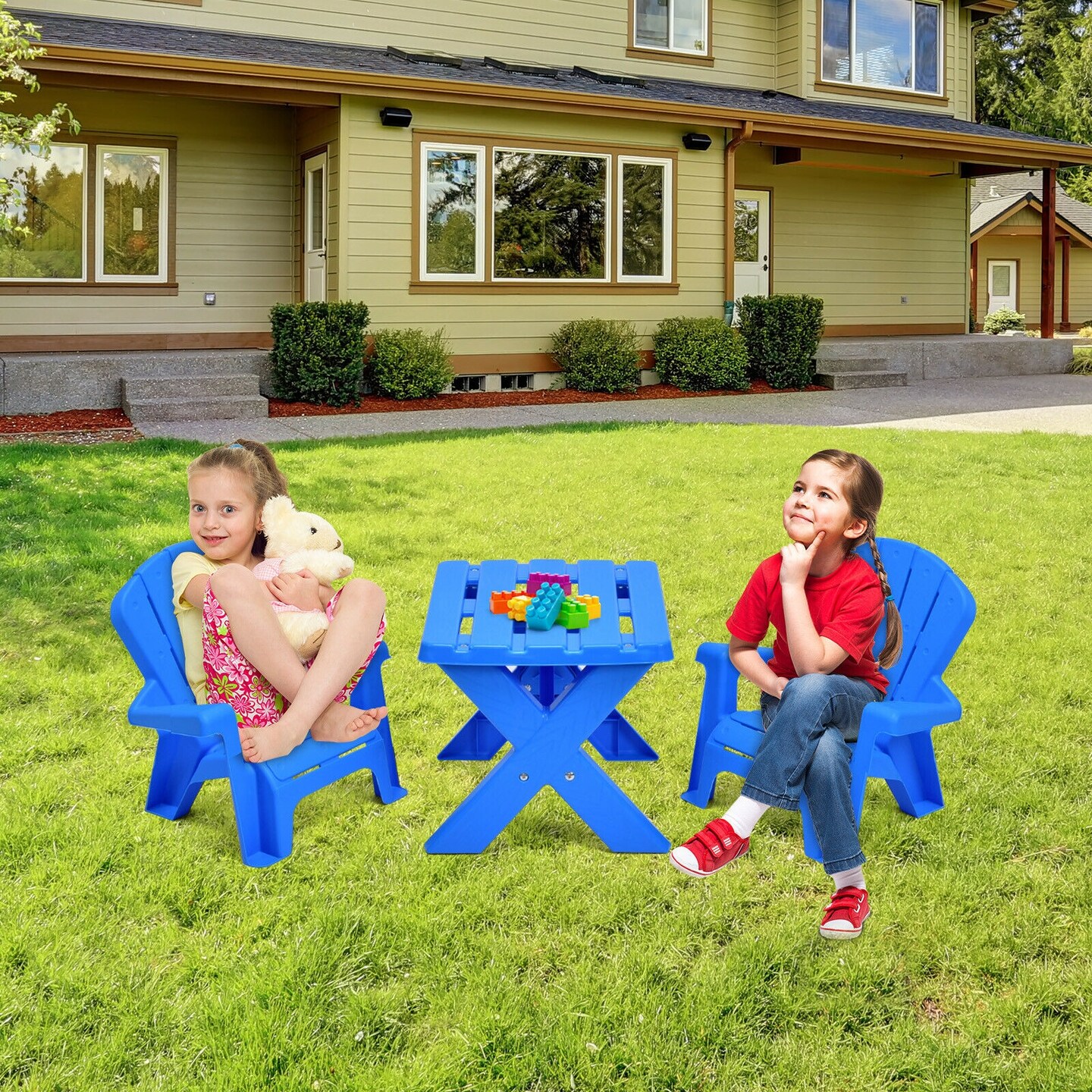 3-Piece Plastic Children Play Table Chair Set Perfect for Indoor-Outdoor Use