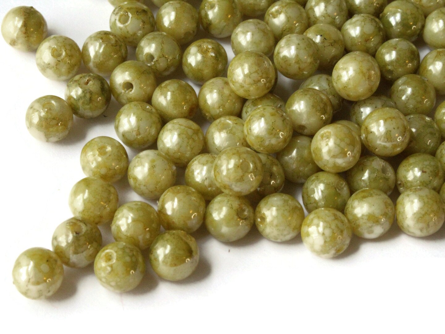 100 8mm Round Green Vintage Plastic Beads