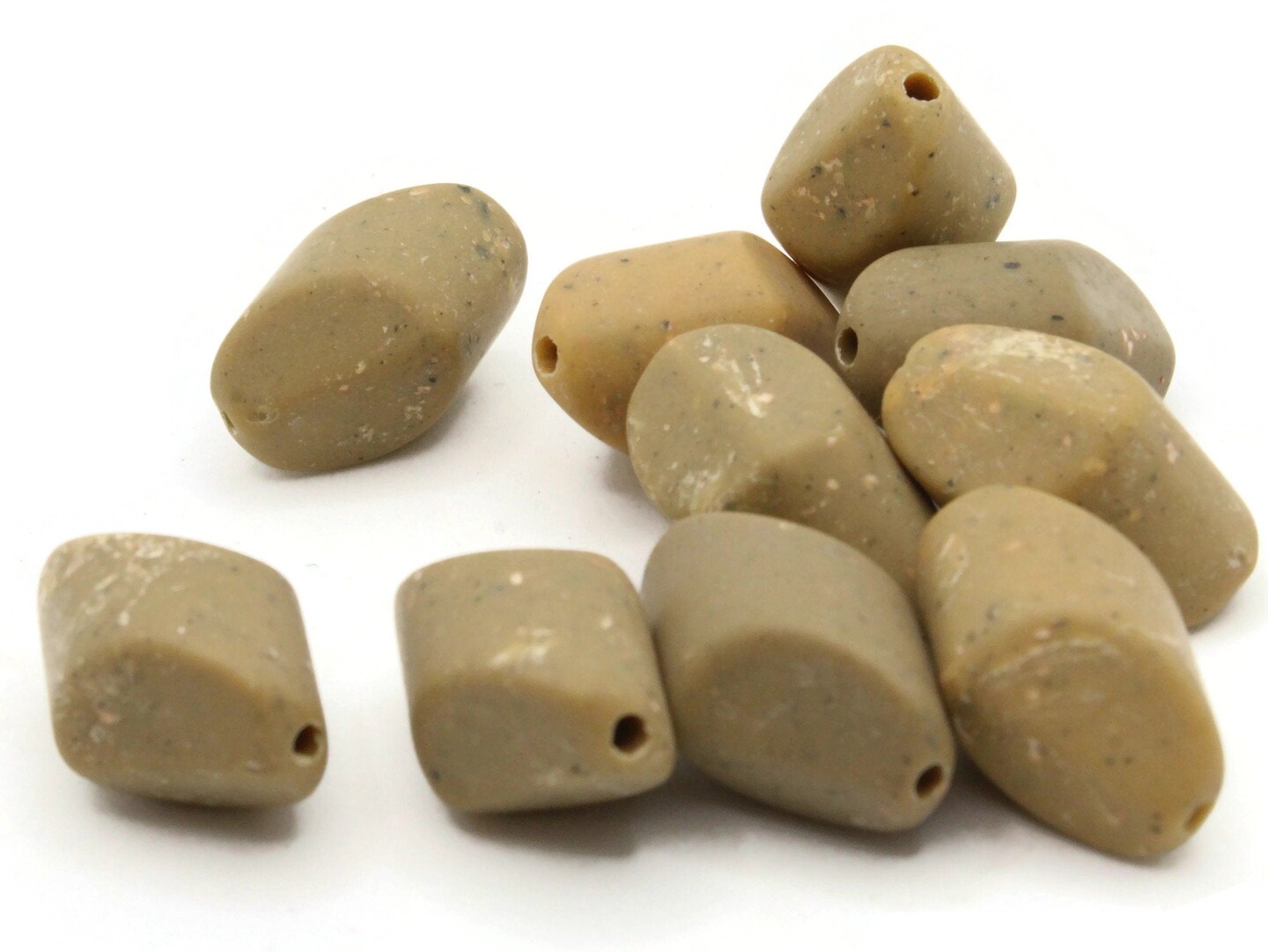 10 20mm Tan Diamond Beads with Black Specks - Vintage Plastic Beads