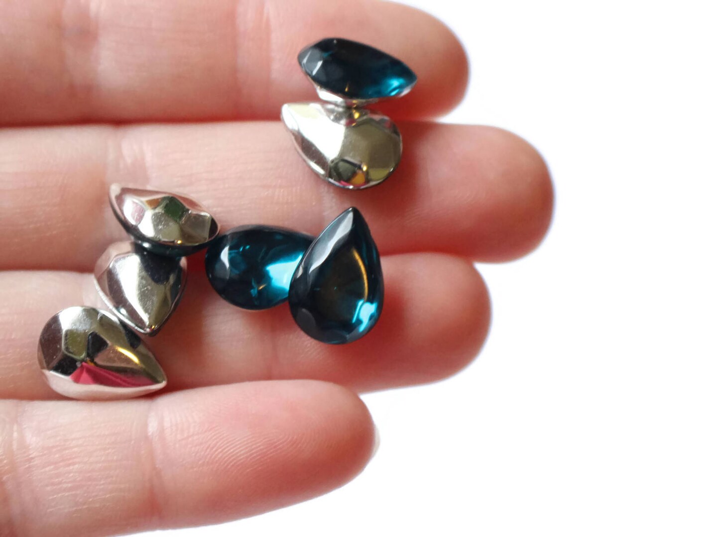 13 15mm x 10mm Emerald Green Teardrop Rhinestones - Pear Shaped Vintage Japanese Lucite Cabochons