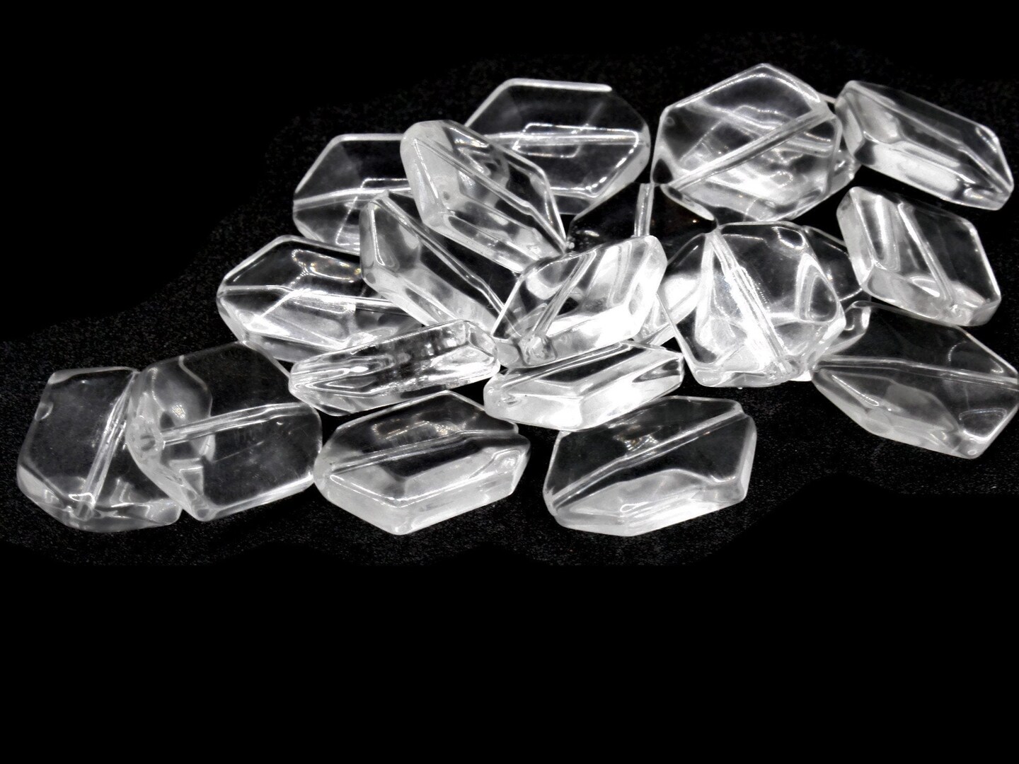 20 17mm Clear Glass Hexagon Beads