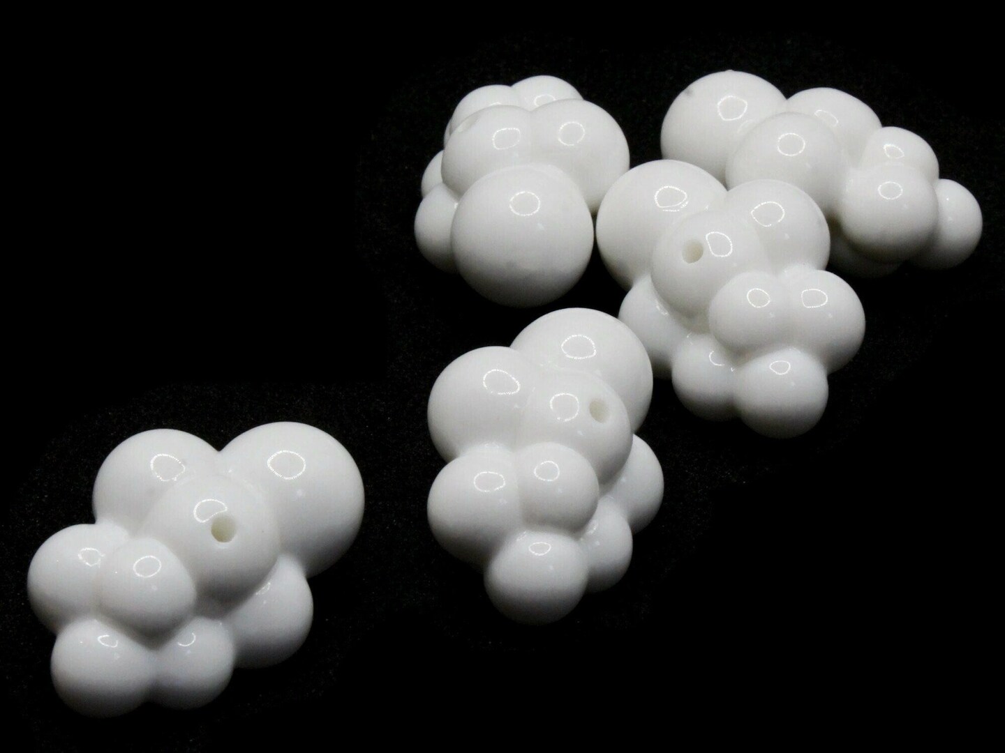 5 32mm x 23mm Fluffy White Cloud Plastic Focal Beads