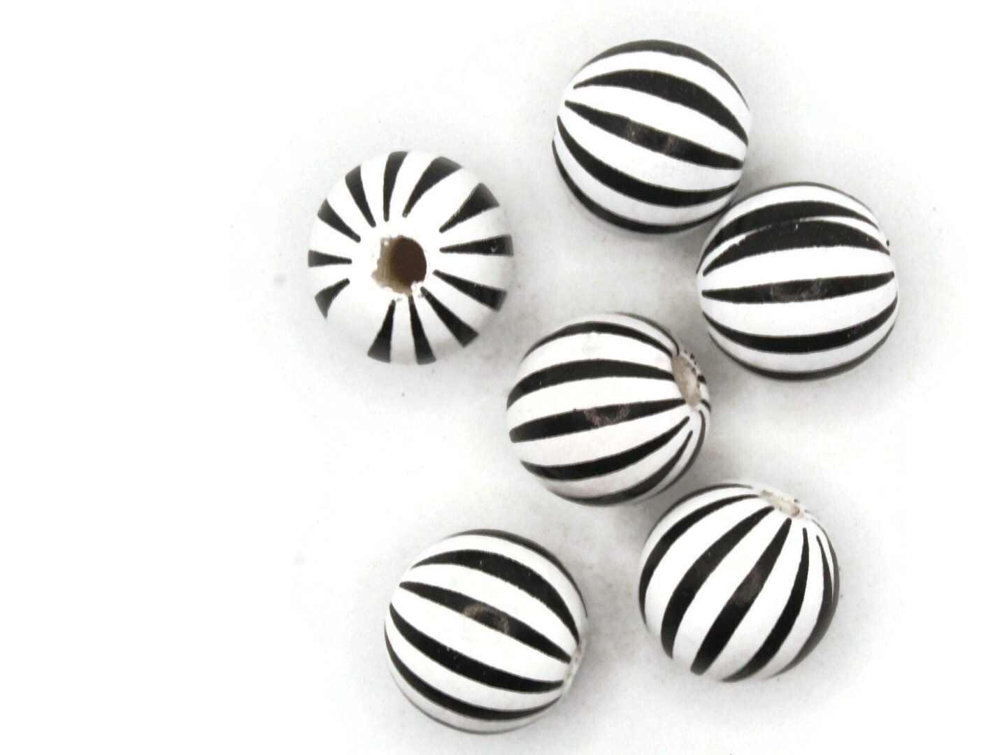 6 15mm Black and White Striped Round Wood Beads