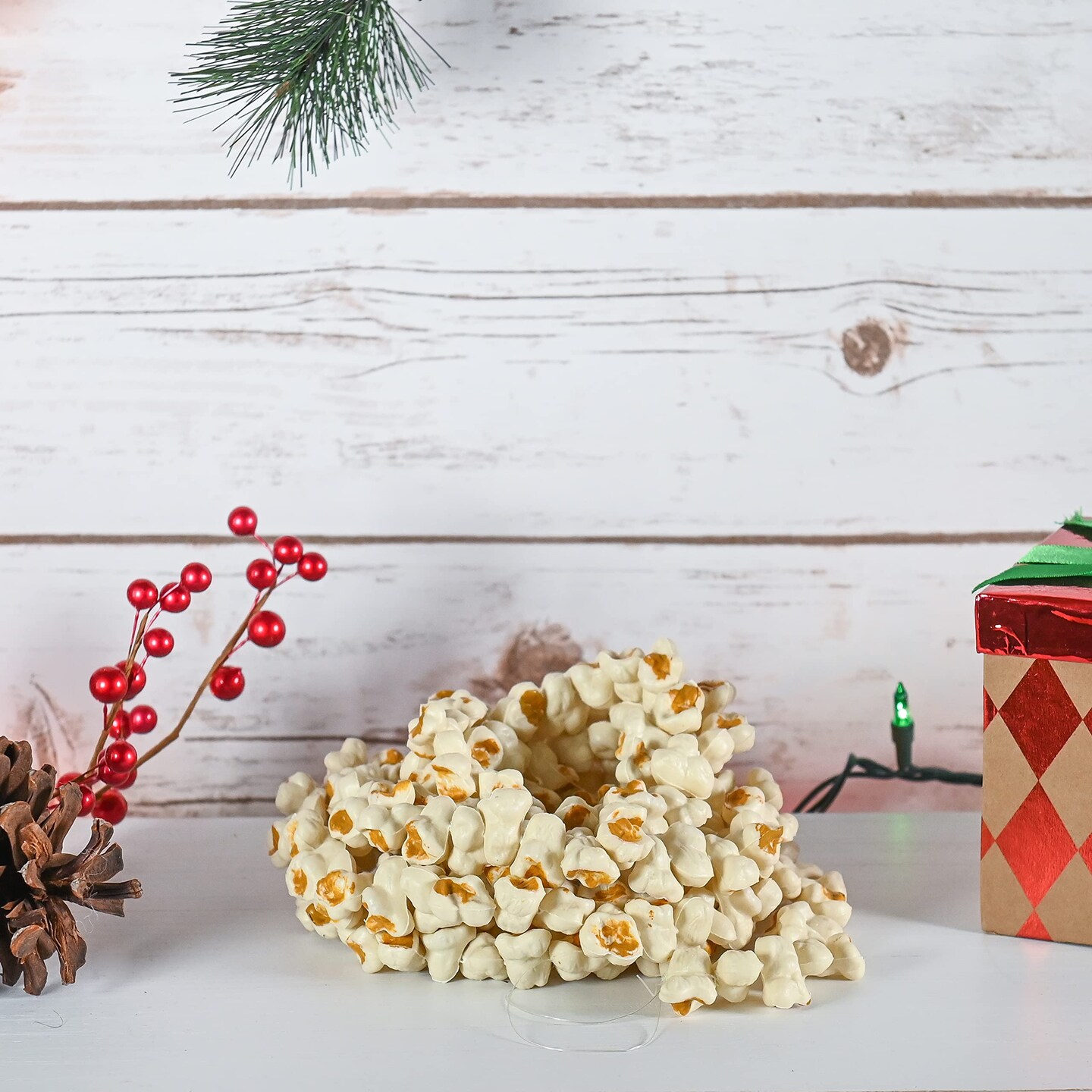 Ornativity Realistic Popcorn Beaded Garland &#x2013; Rustic Fake Pop Corn Bead Strand Christmas Tree Decorations Garland