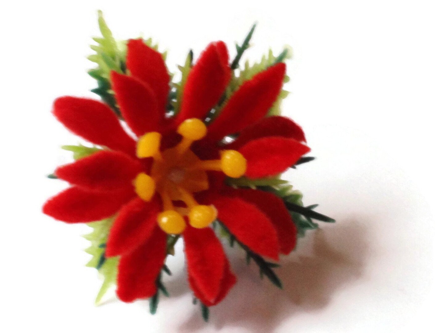 6 Pieces Vintage Christmas D&#xE9;cor Holiday Flower Decoration 1 to 2 inches Bits and Baubles bR2