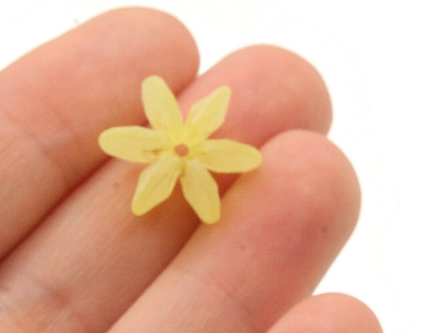 30 18mm Vintage Frosted Yellow Star Flake Plastic Beads