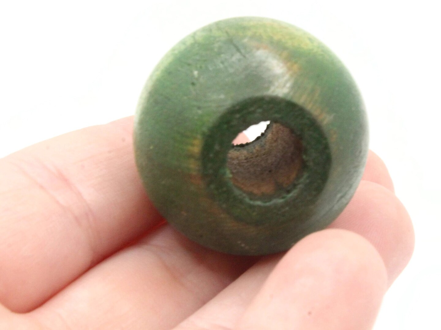5 29mm Round Green Vintage Wood Beads