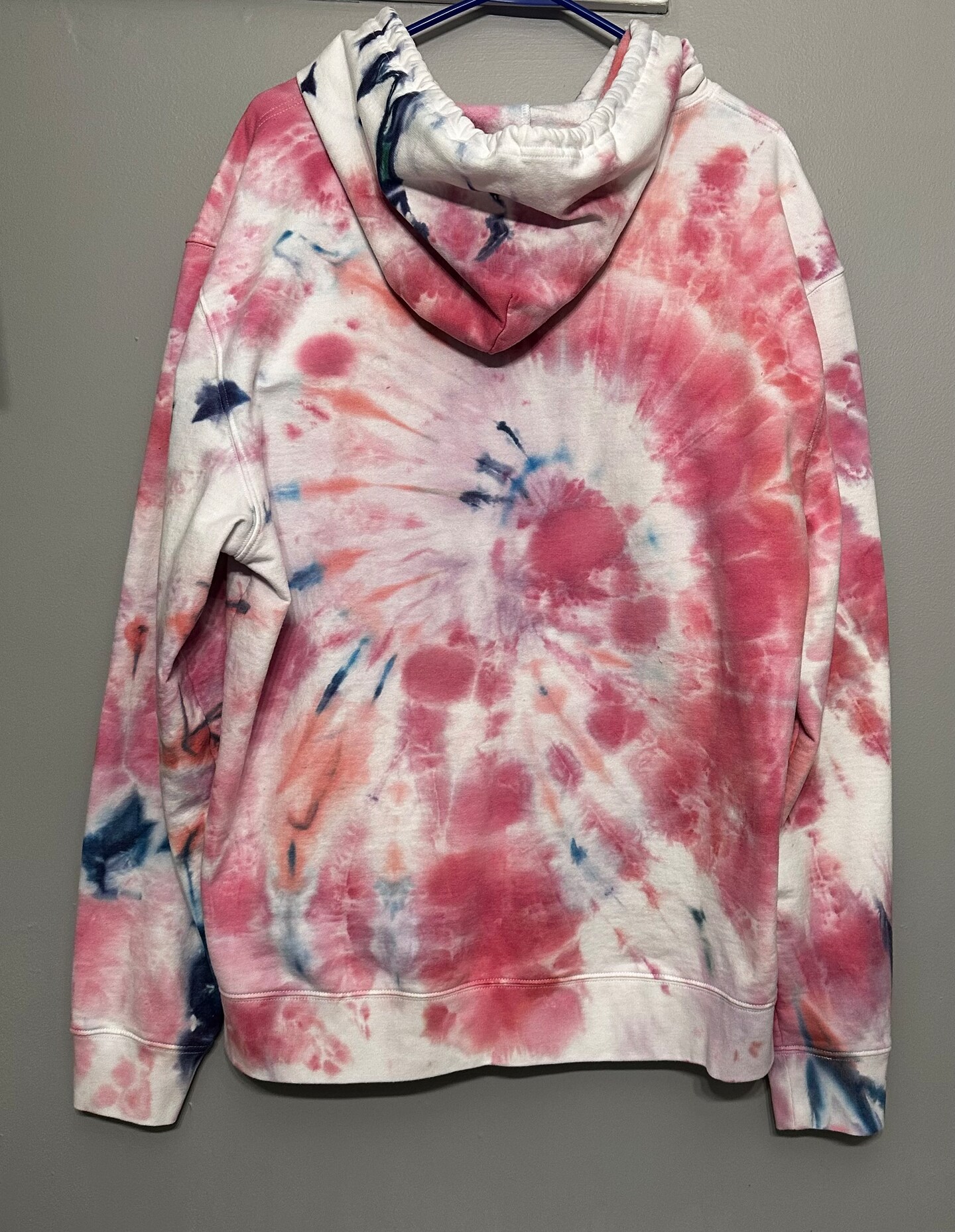 Tie dye discount sweatshirts near me