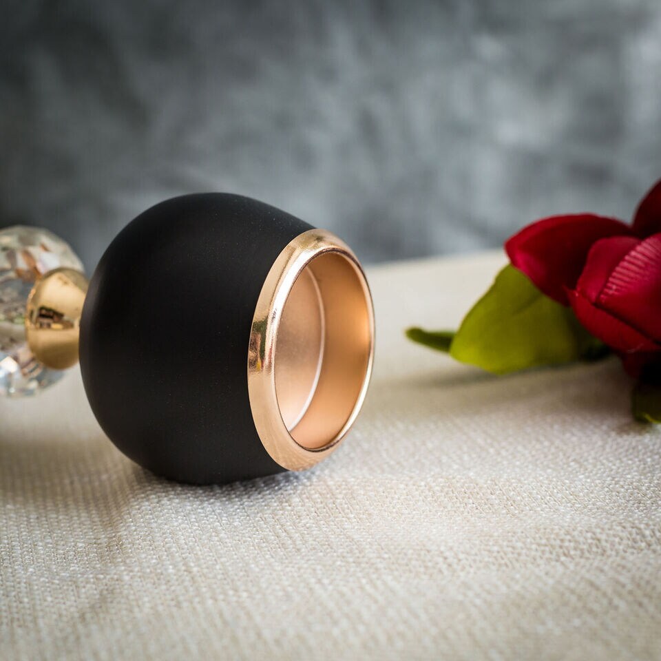 2 pcs 7&#x22; 11&#x22; tall Gold and Black Metallic Candle Holders