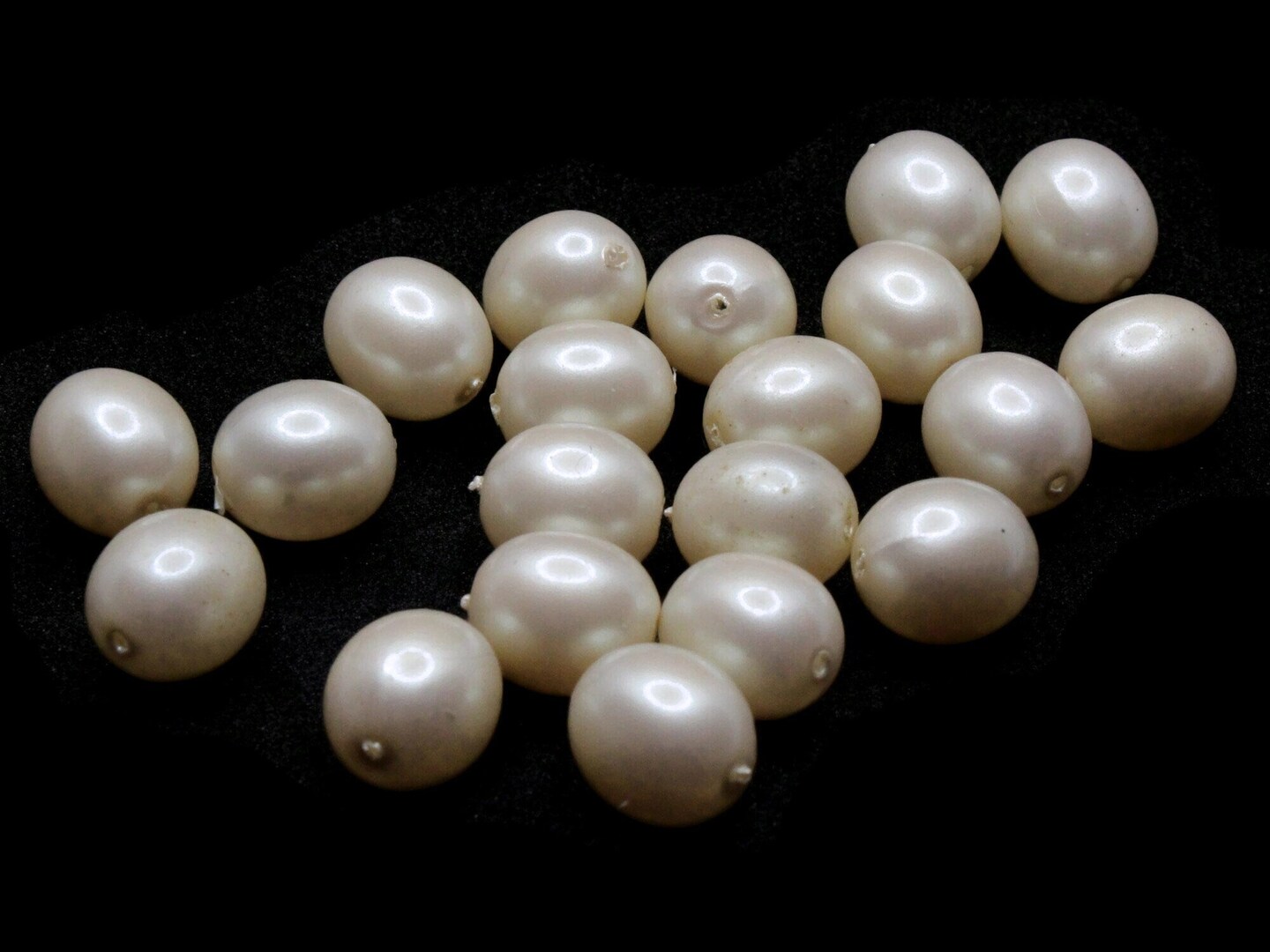 20 13mm Oval Vintage Cultura Pearls White Plastic Beads