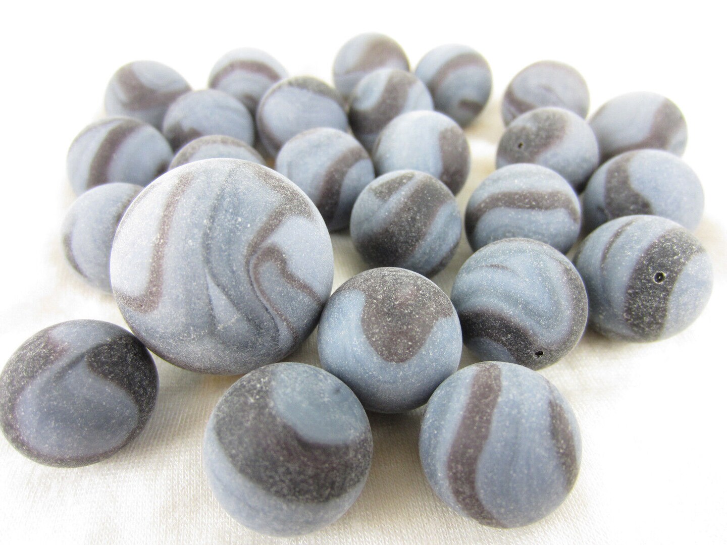 25 Glass Marbles TARANTULA Grey/Black Matte Classic Game Pack Shooter