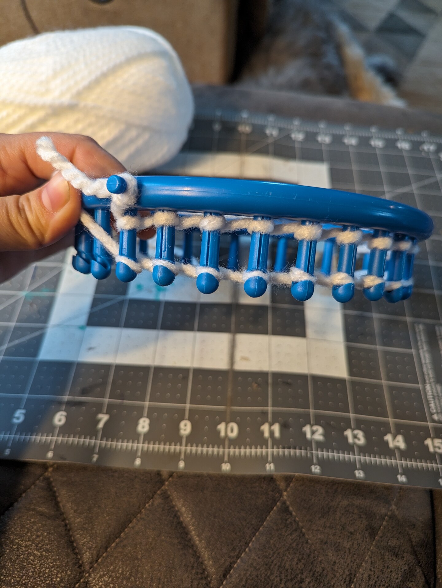 How to Loom Knit a Tri-Color Headband. image 7