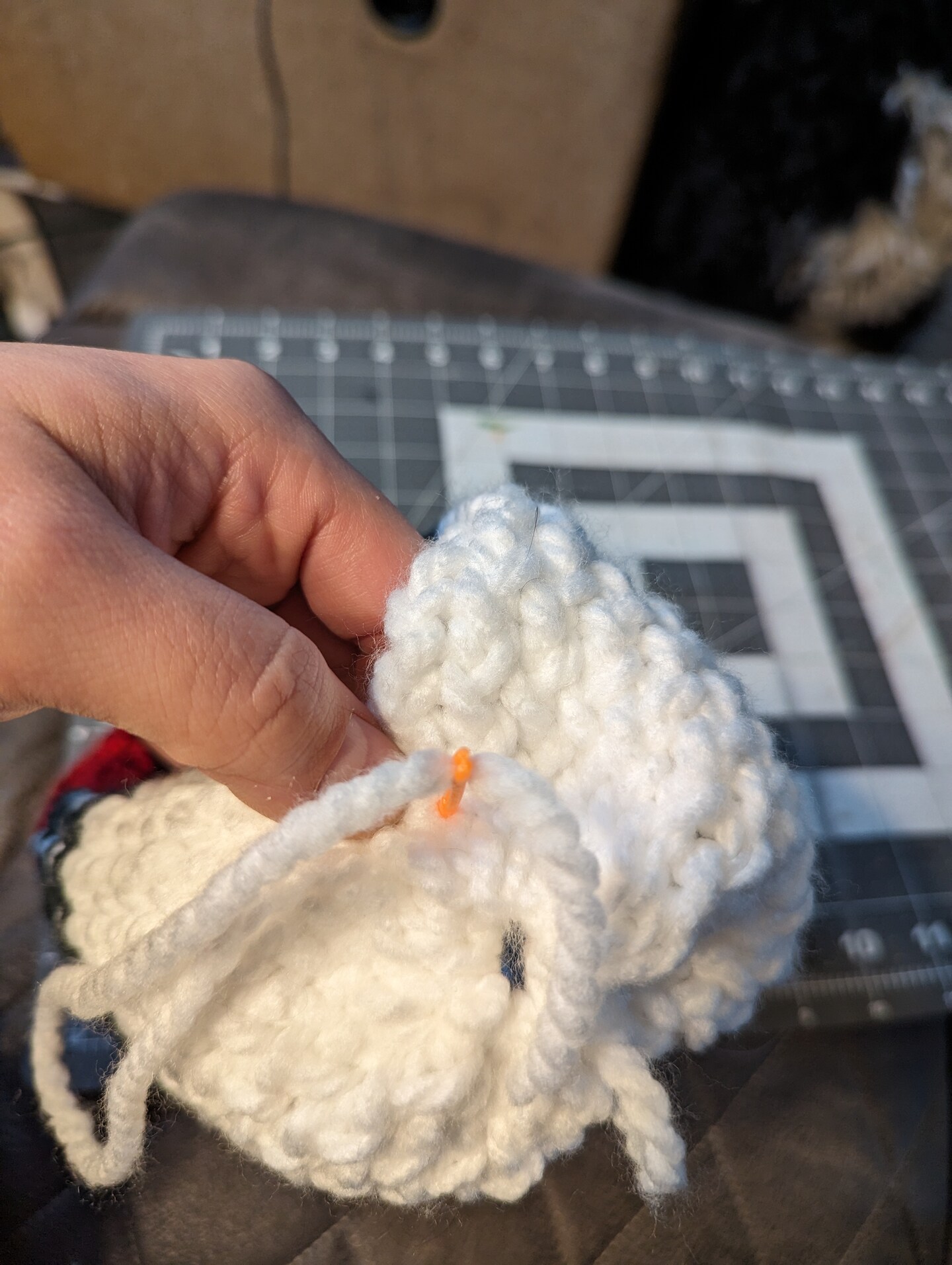 How to Loom Knit a Tri-Color Headband. image 5