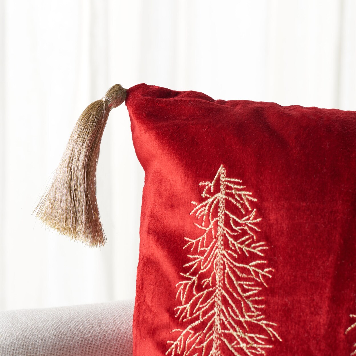Safavieh   Holiday Tree Pillow Red / Gold