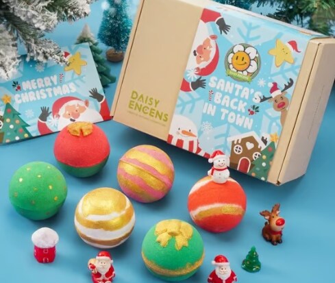 Daisy Encens Santa's Back In Town Kids Surprise Bath Balms Gift Set