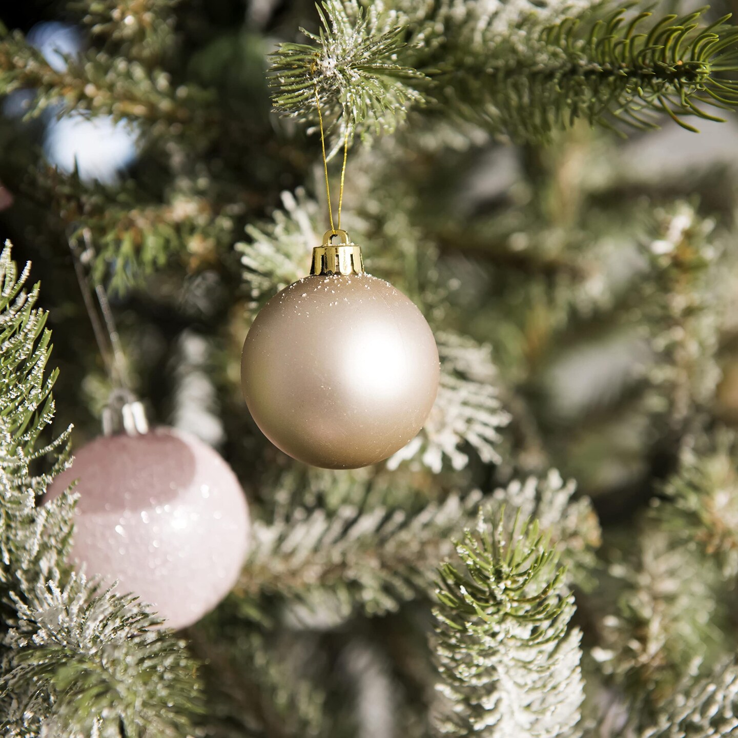 R’ND Toys Christmas Ornament Hooks – Christmas Tree Easy Snap Fastening Metallic Decorating String Hangers Ornament Hooks for Hanging Christmas Tree Decorations - Pack of 200 (Gold)