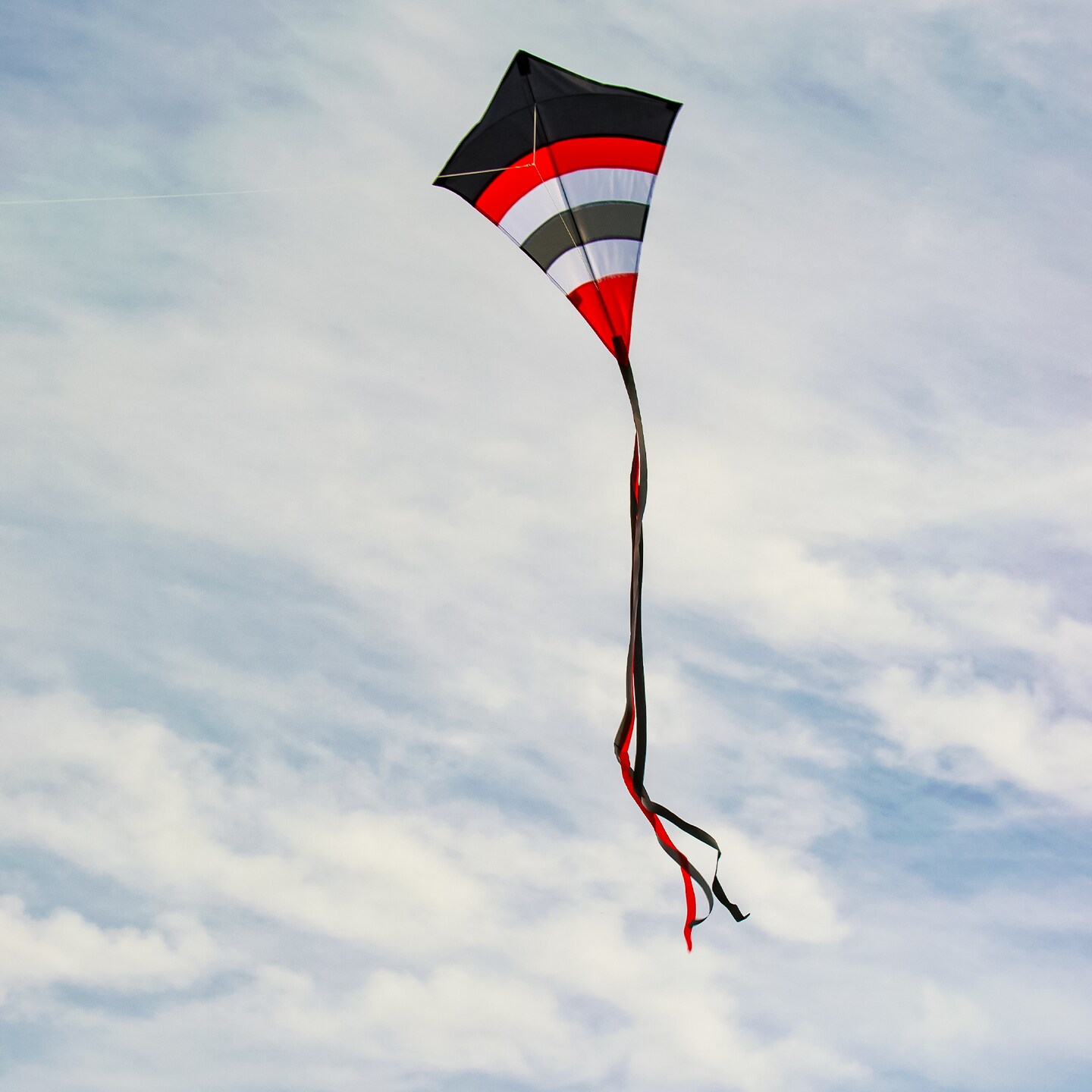 In the Breeze 3305 - Blazer Arch 27 Inch Diamond Kite - Single Line - Includes Kite Line and Bag