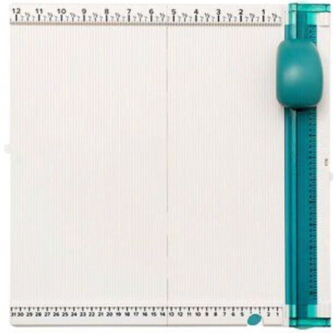 We R Memory Keepers - Comfort Craft Tools Collection - Trim and Score Board 661224