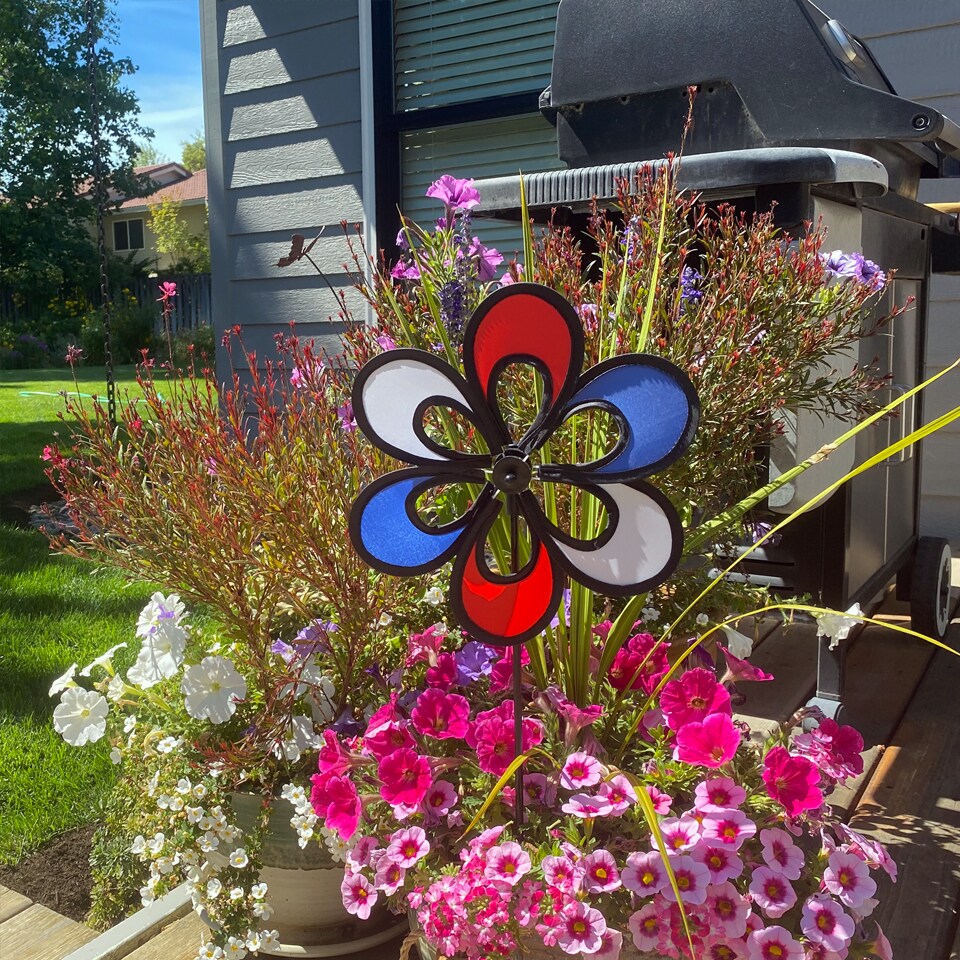 In the Breeze 2674 - 10 inch Red, White, and Blue Windee Wheelz Spinner - Outdoor Patriotic Garden D&#xE9;cor