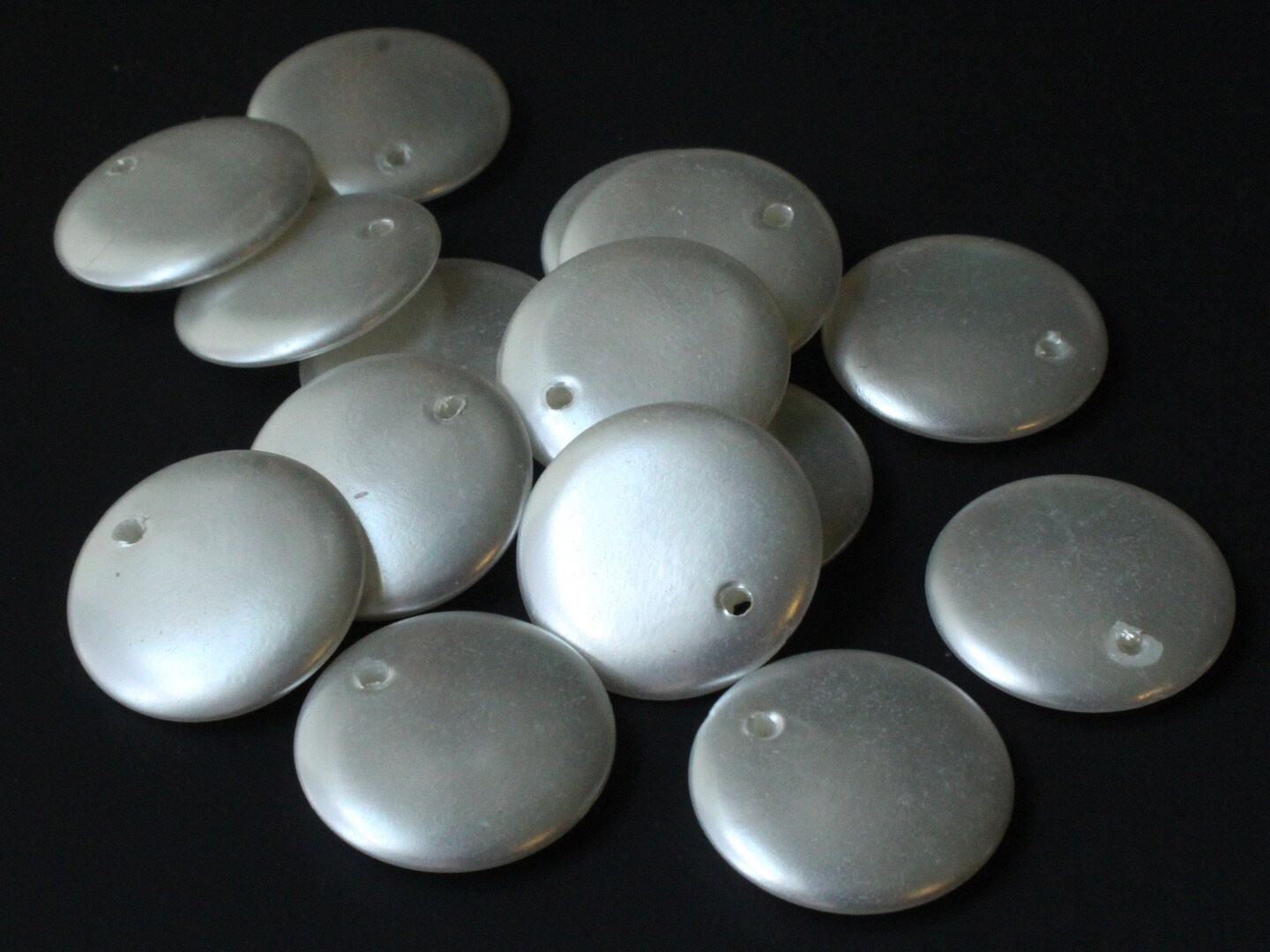 15 21mm Flat Round Drop Pearl Beads Vintage Cultura Pearls Made in Japan Faux Plastic Pearl Beads