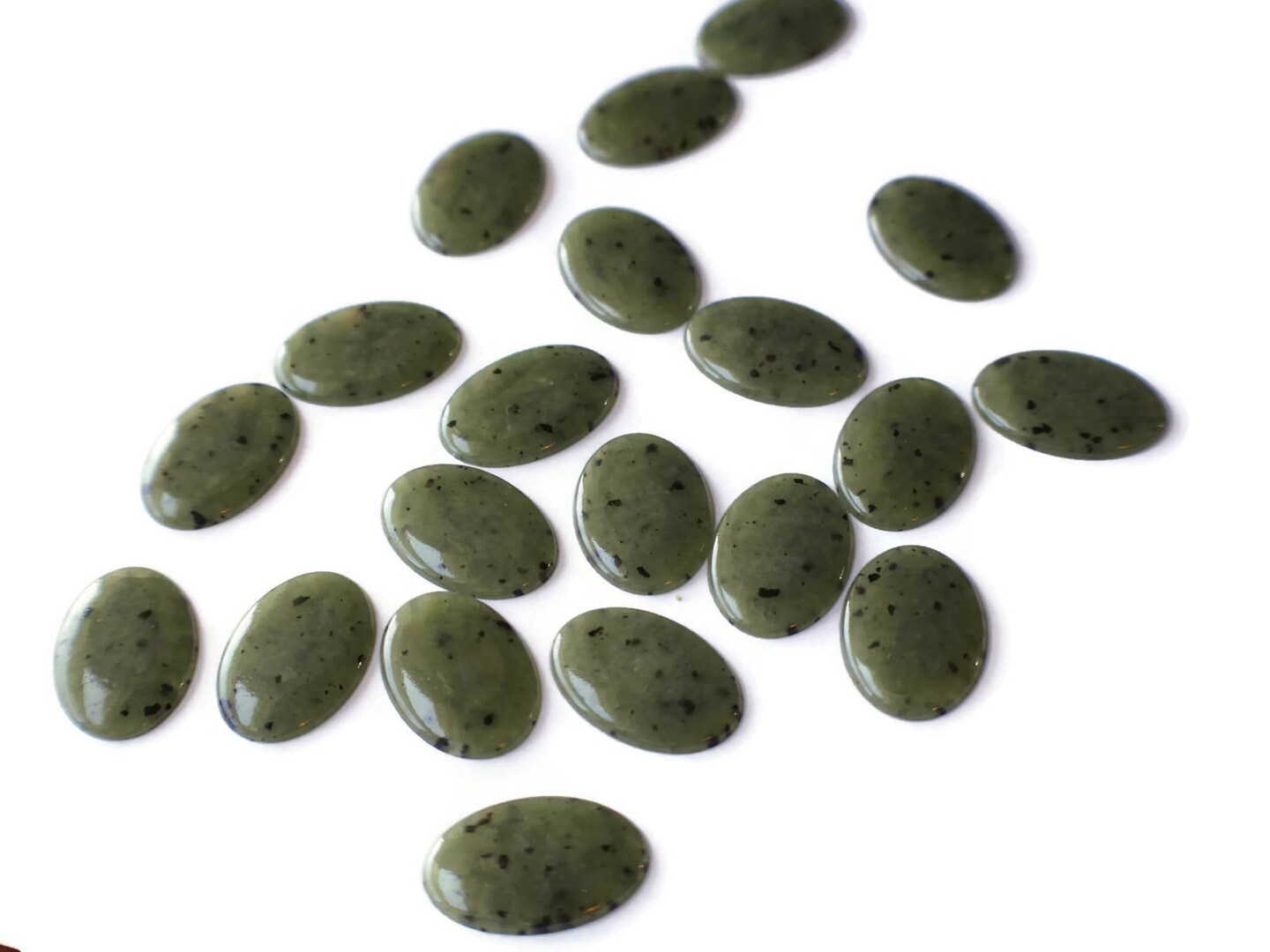 20 25mm x 17mm Green Oval Moss Agate Looking Vintage Japanese Lucite Cabochons