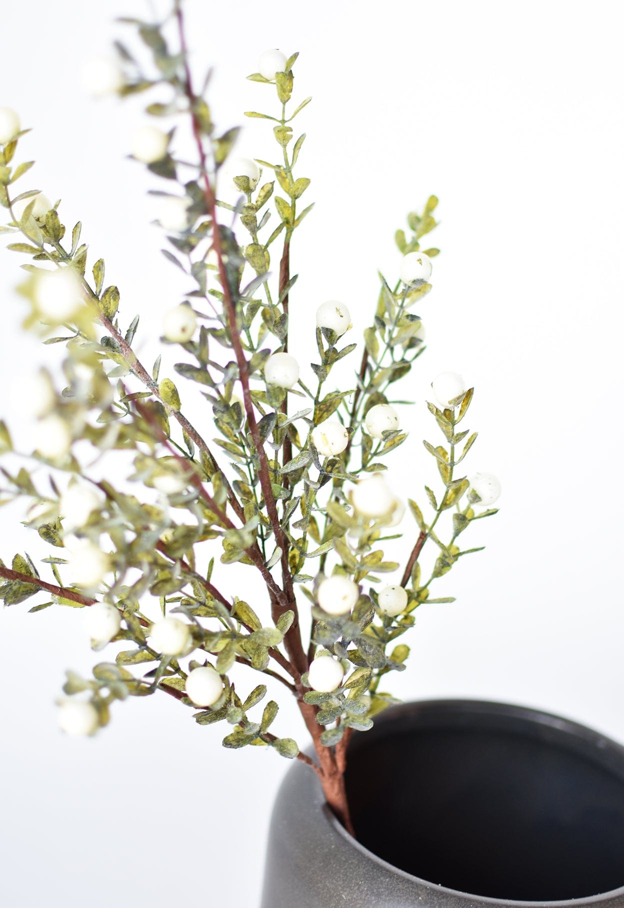 21&#x201D; White Berry Boxwood Greenery Stem