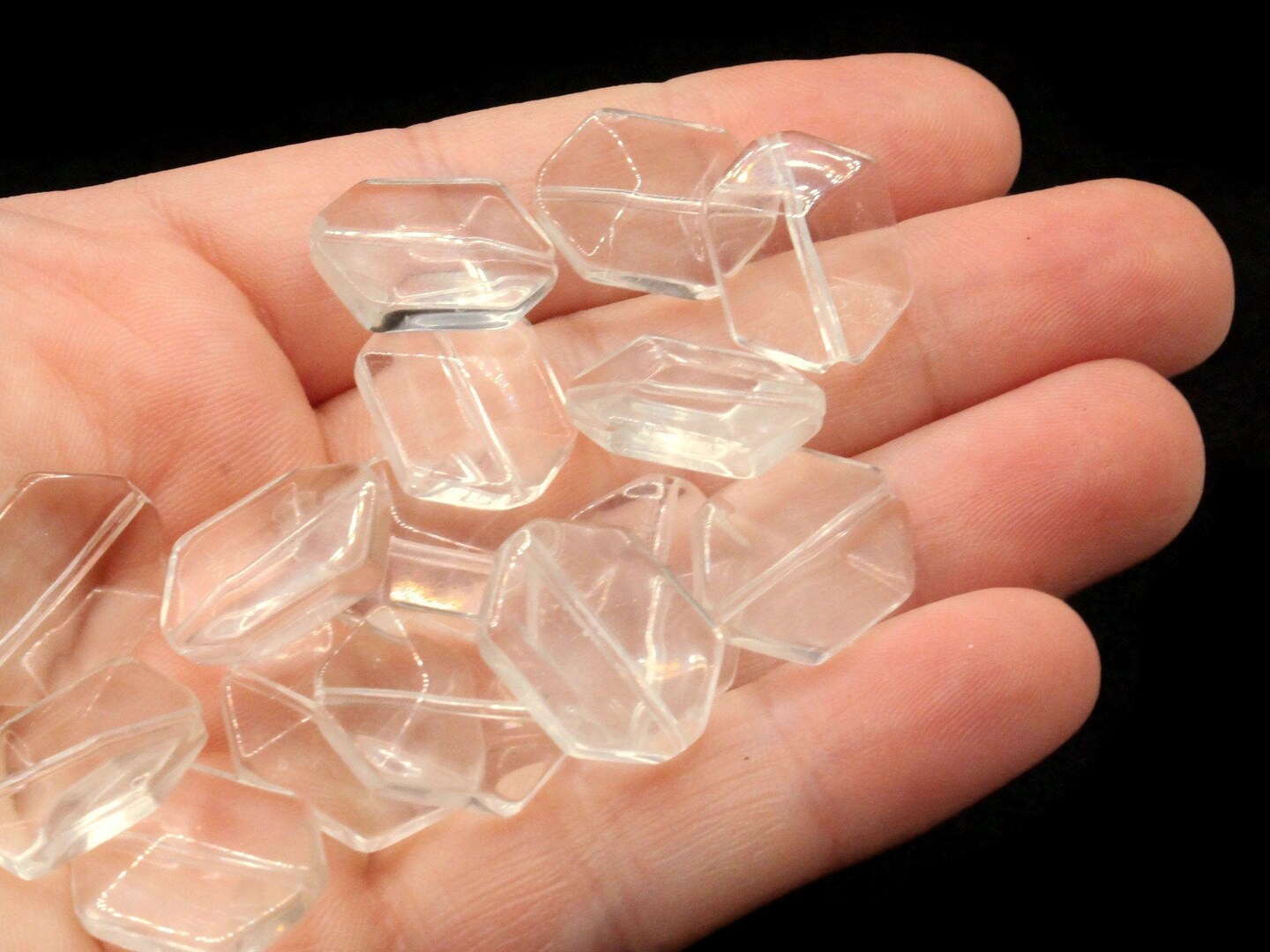 20 17mm Clear Glass Hexagon Beads