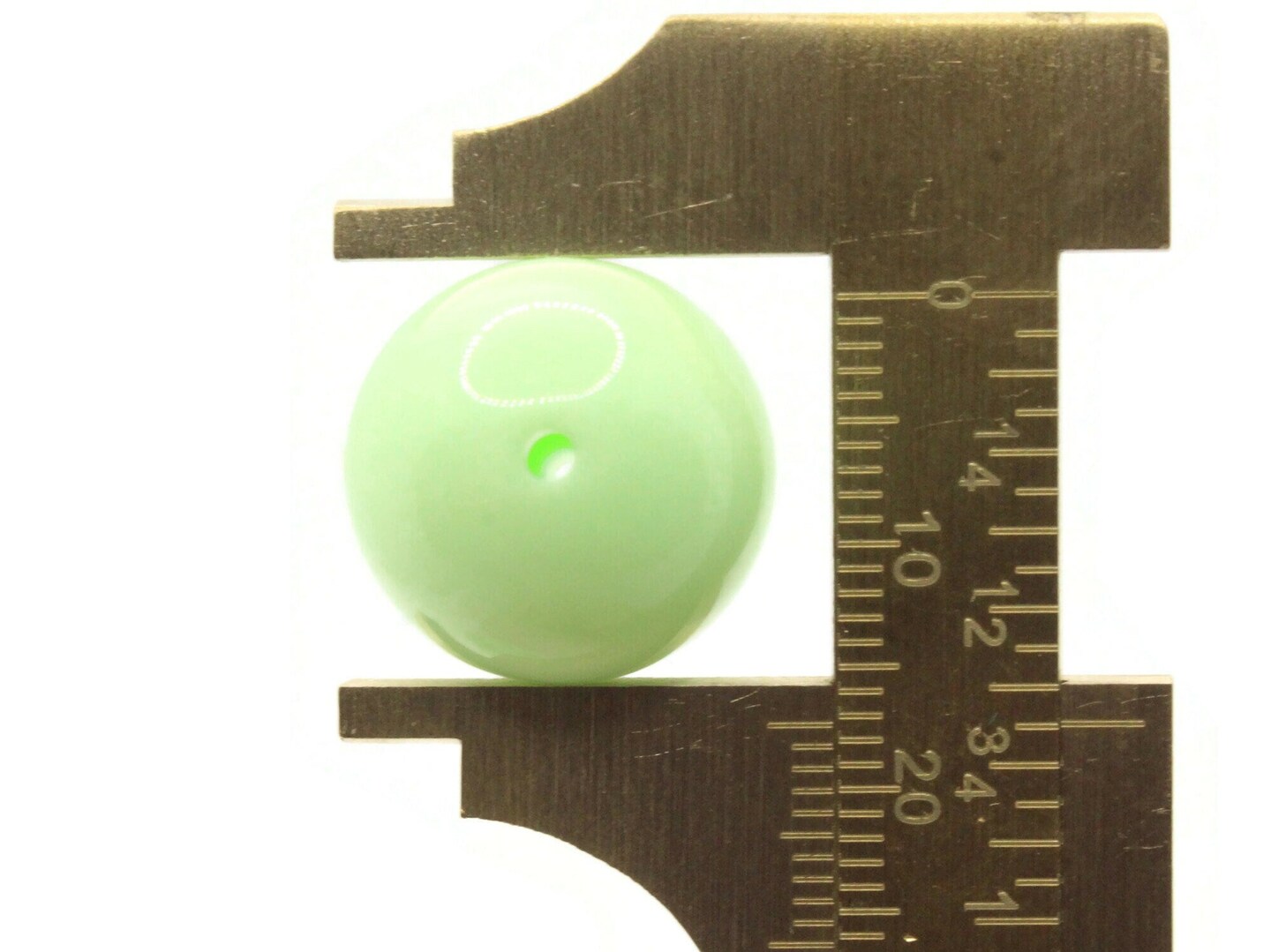 12 17mm Large Round Light Green Vintage Lucite Beads