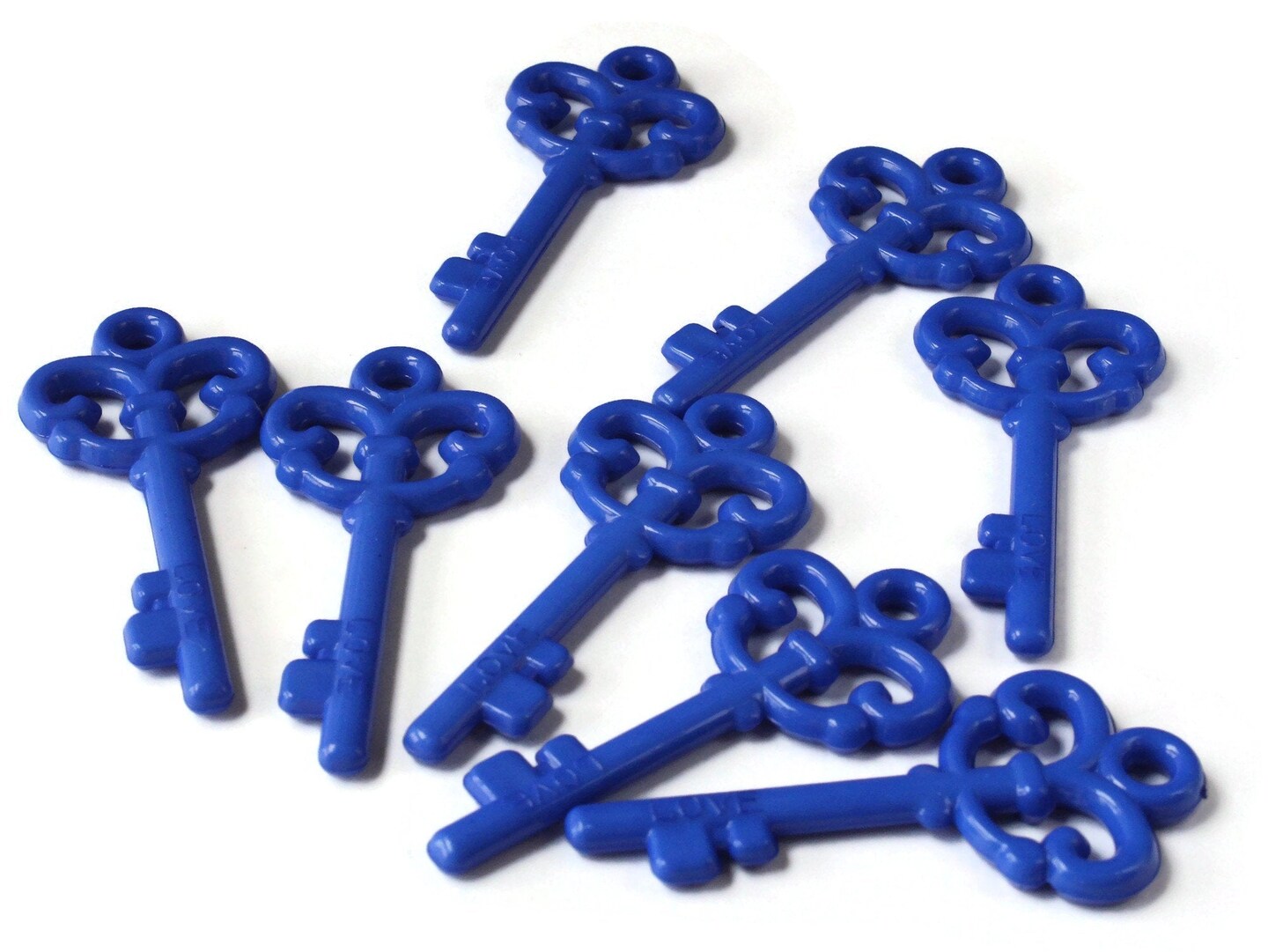 8 62mm Royal Blue Plastic Skeleton Key Charms bL3