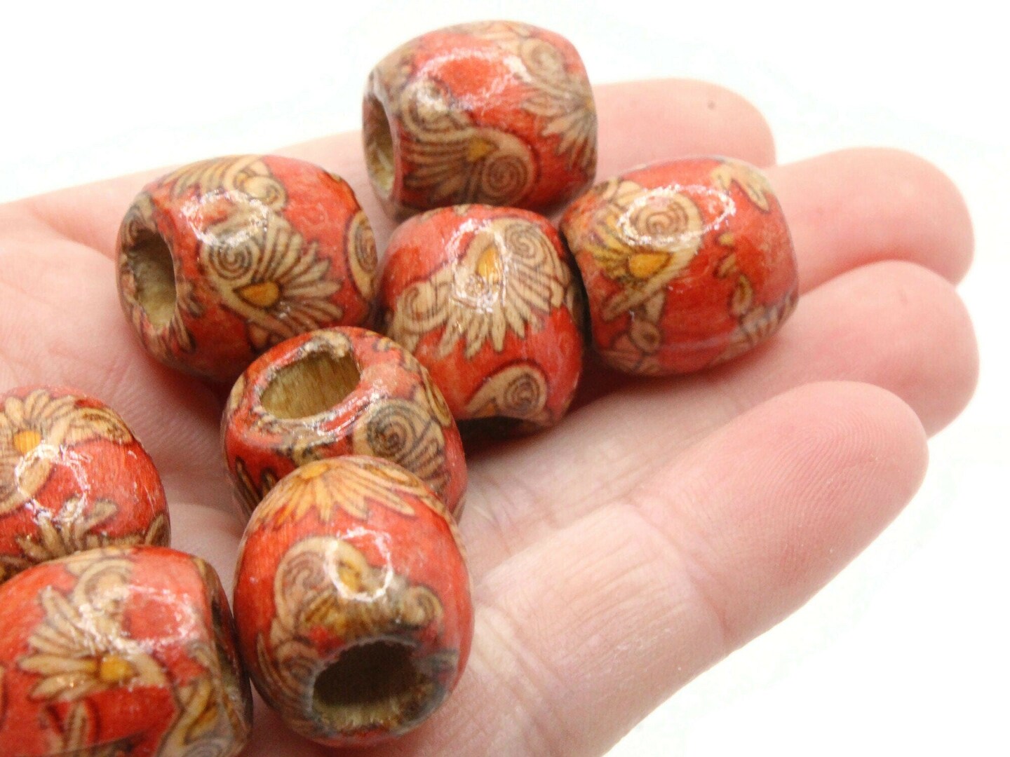 10 17mm Red Wood Leaf and Vine Pattern Barrel Beads