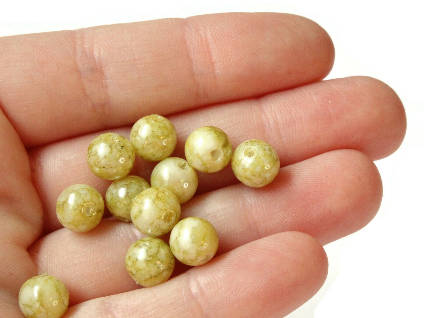 100 8mm Round Green Vintage Plastic Beads