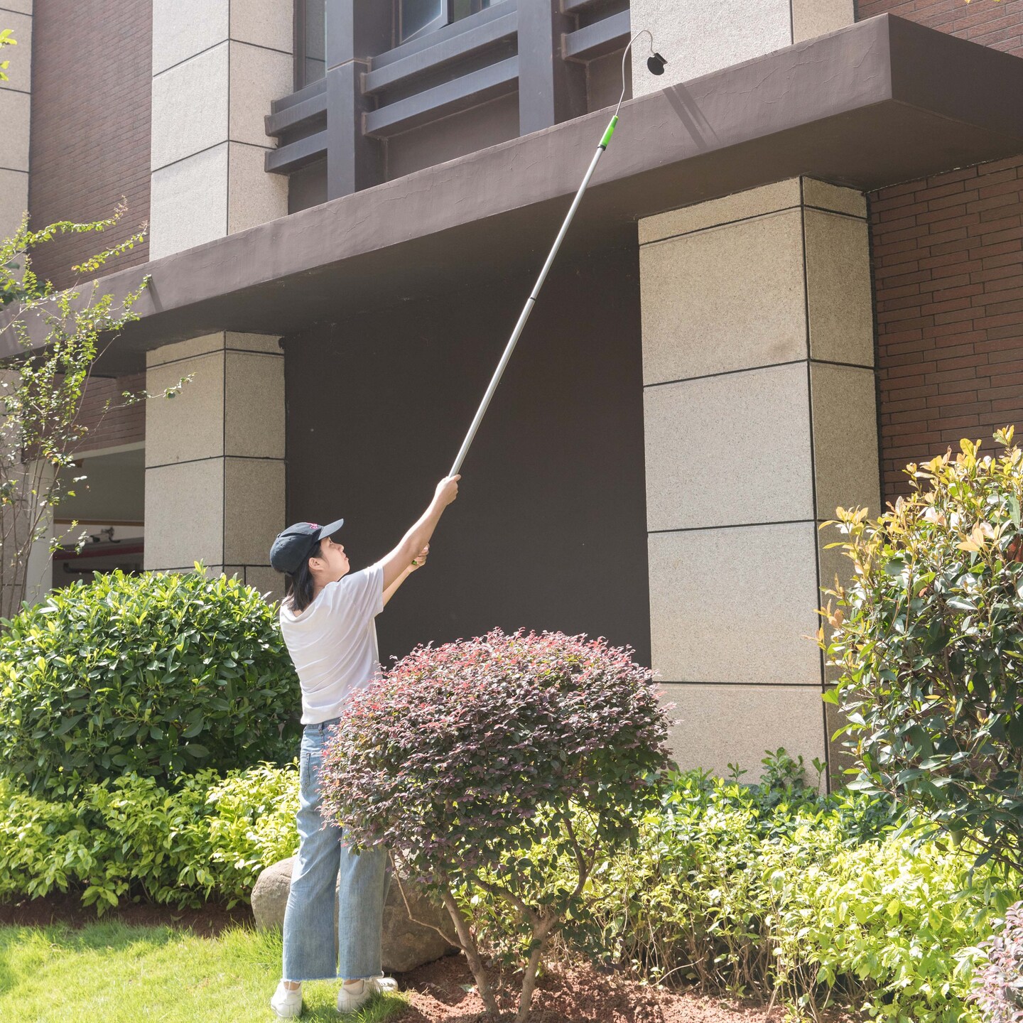 Telescopic Roof Gutter Cleaner Wand with Extendable Pole for Cleaning Leaves &#x26; Debris from the Ground