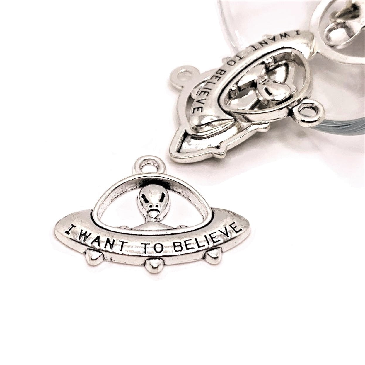 4, 20 or 50 Pieces: Silver I Want to Believe Alien Ship Charms