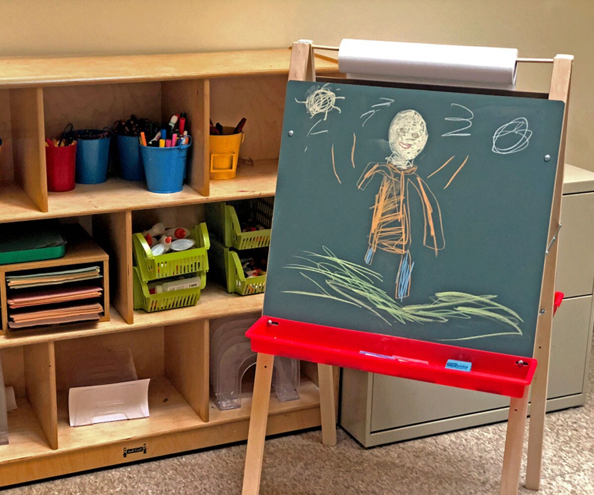 Adjustable Paper Roll Easel