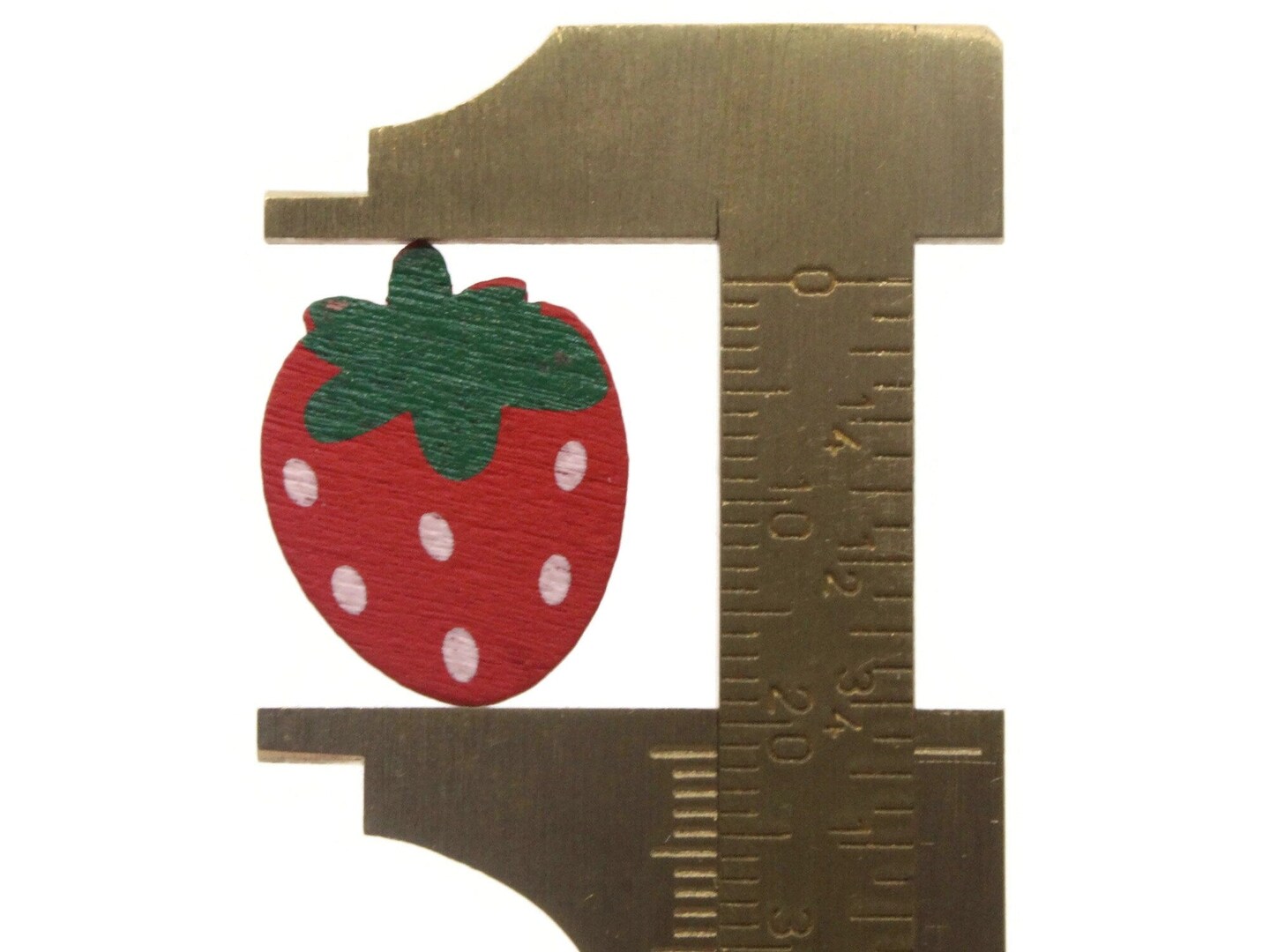 8 21mm Red Wooden Strawberry Shank Buttons