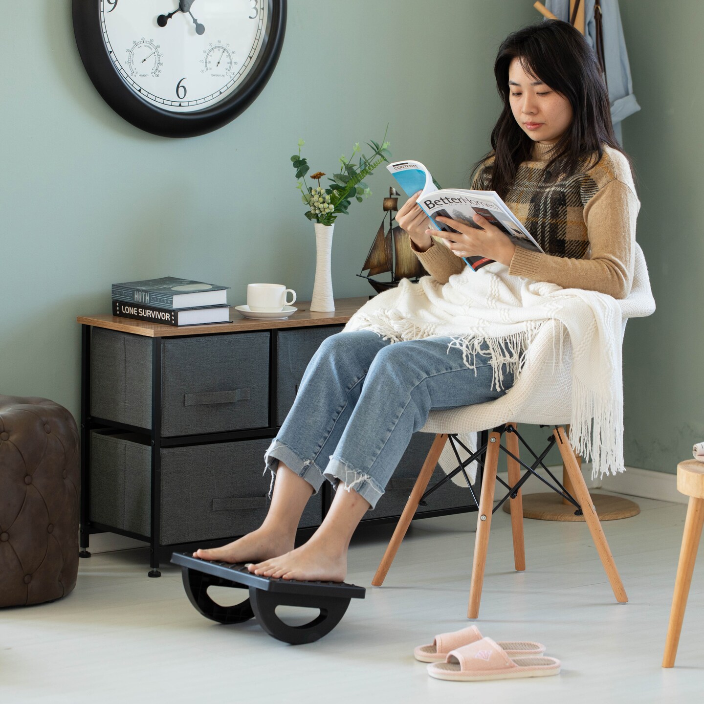 Black Rocking Footrest Massage Under Desk with Soothing Massage Points and  Rollers, Swinging Foot Stool Support - Quickway Imports Inc