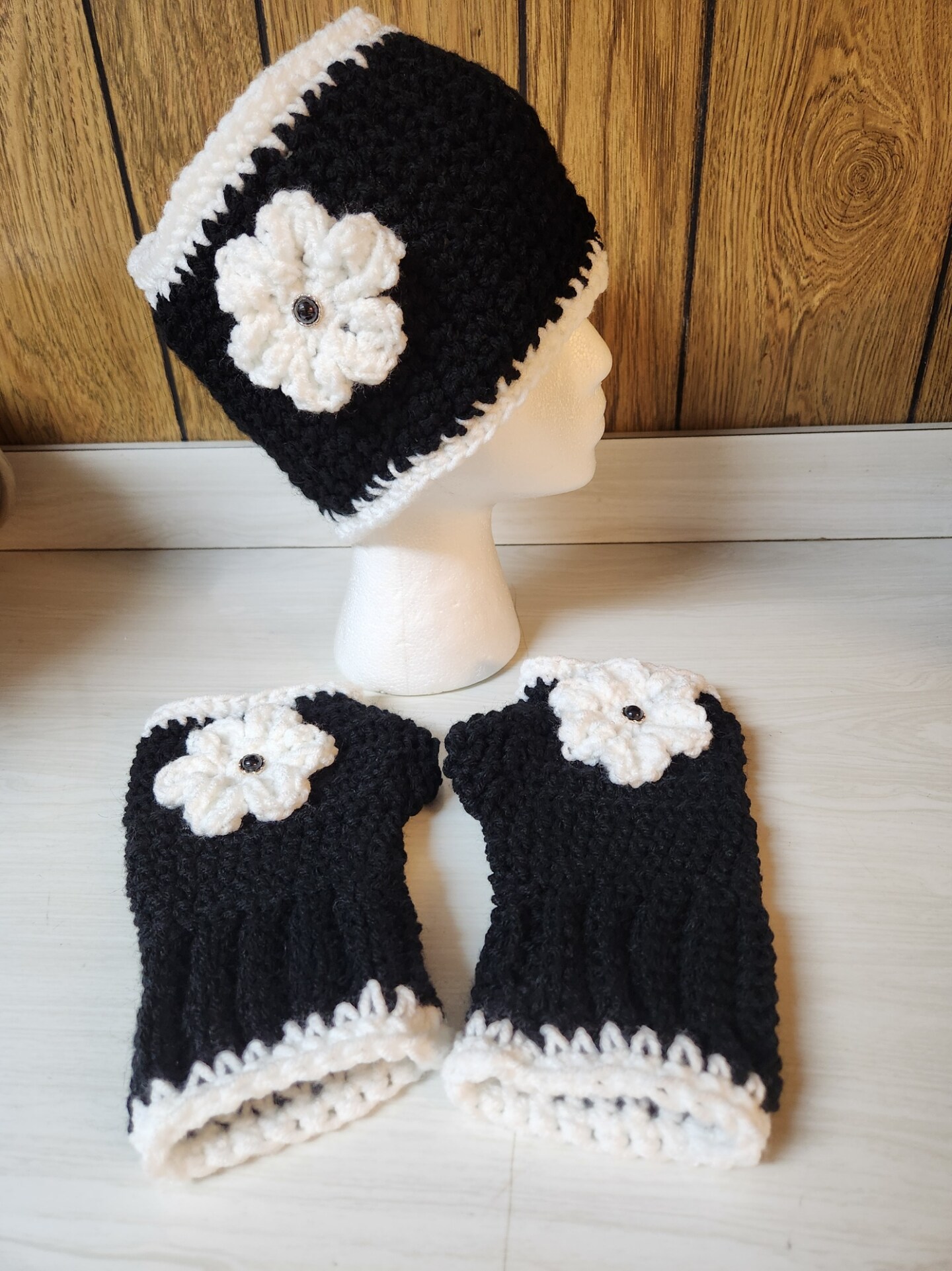 CUTE AND TRENDY BLACK AND WHITE HEADBAND EAR WARMERS AND  display picture 1