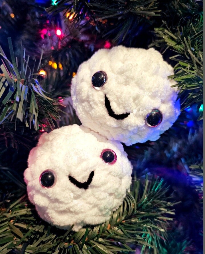 Indoor Snowball Fight Crocheted Snowballs 6pcs in Organza Bag 