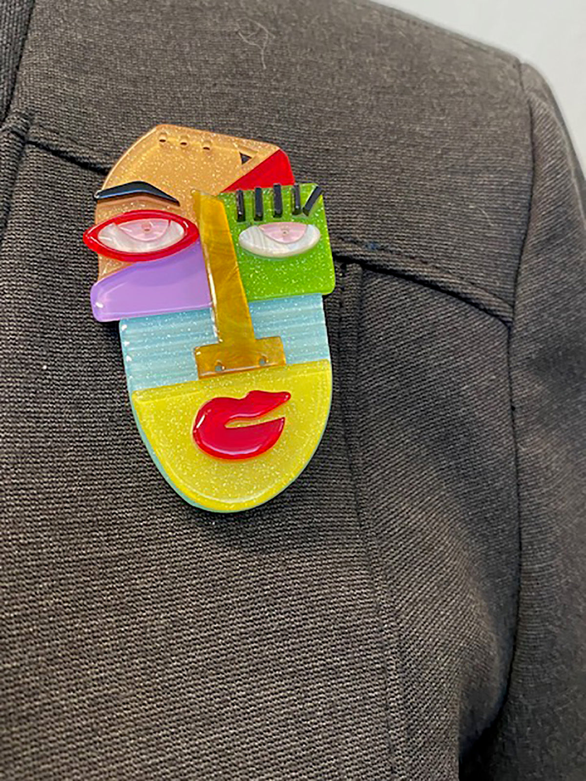 Wrapables Acrylic Fashion Brooch Pin for Sweaters, Coats, Scarves, and Bags, Abstract Face