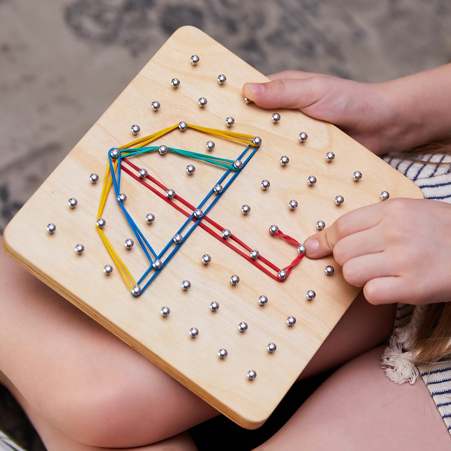 Wooden Geoboard - Montessori Toys for 3 4 5 Year Old Kids and Toddlers, Educational Toy with 30 Pattern Cards and 40 Rubber Bands to Create Figures, Brain Teaser STEM Toy Geo Board